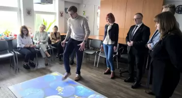 Magiczny Dywan w Poradni Psychologiczno-Pedagogicznej w Końskich. Nowy sprzęt urozmaici zajęcia prowadzone z dziećmi