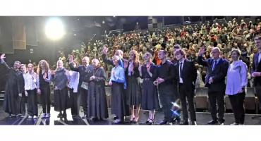 Ksiądz Marceli Prawica - superbohater filmu. Premiera odbyła się w Koneckim Centrum Kultury