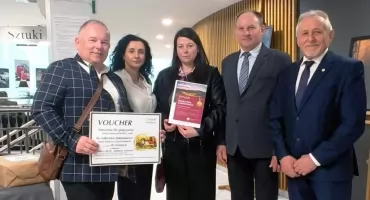 Jakimowice na podium wojewódzkiego konkursu. Rewitalizacja skweru doceniona