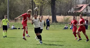 KEEZA Klasa A. Raz na wozie, raz pod wozem... Drużyny z powiatu koneckiego w kratkę