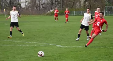 KEEZA Klasa A. Drużyny z powiatu koneckiego z kompletem punktów. Ważne zwycięstwo KS Smyków