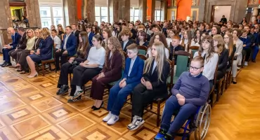 KIELCE. Ponad 1900 uczniów ze stypendiami. Wśród nich liczna grupa z powiatu koneckiego
