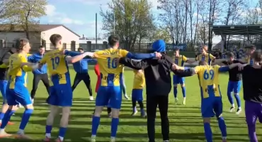 KEEZA 4 Liga świętokrzyska. Neptun Końskie pokonał u siebie Koronę III Kielce