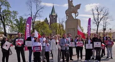KOŃSKIE. W samo południe na Placu Kościuszki, antywojenny głos posła Lewicy Andrzeja Szejny