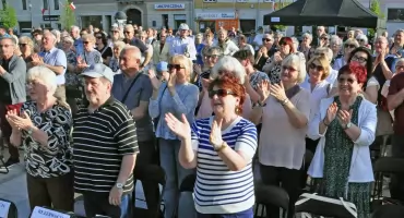 KOŃSKIE. Kalina nie tylko czerwona. Koncert podsumowujący obchody 235 rocznicy uchwalenia Konstytucji 3 Maja