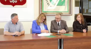 GMINA SMYKÓW. Umowa podpisana. Kolejna droga w gminie zostanie wyremontowana