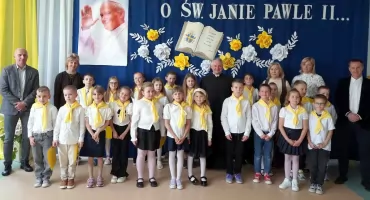 GOWARCZÓW. Uroczystość poświęcona pamięci Wielkiego Rodaka. Wspominali Świętego Jana Pawła II