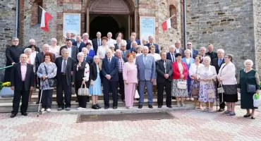 GMINA FAŁKÓW. Medale za Długoletnie Pożycie Małżeńskie od Prezydenta RP dla 25 par