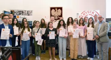 KOŃSKIE. Ratownicy czytelnictwa w konkursie WOW! Czytam po angielsku