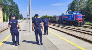 KOŃSKIE. Aktywna Tarcza - Active Shield. Wspólne działania policjantów i strażników kolejowych