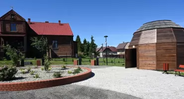 Królewskie sekrety w sercu Radoszyc! Aleja Królów - nowa atrakcja przy kościele parafialnym