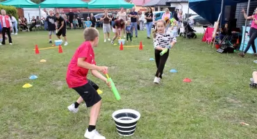 GMINA SMYKÓW. Piknik Sportowo-Rodzinny w Królewcu okazją do integracji mieszkańców oraz aktywnego wypoczynku [ZDJĘCIA]