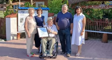 Trwałość, piękno i elegancja. Porcelanowe gody Prywatnego Muzeum Ludowego w Adamowie