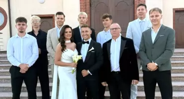 Paweł Markowicz, piłkarz Neptuna Końskie zmienił stan cywilny. W gronie rodziny, przyjaciół i ekipy Neptuna Końskie