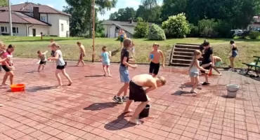 Wakacje w Świetlicy Środowiskowej w Słupi Koneckiej. Pierwszy tydzień pełen uśmiechu, świetnej zabawy i niezapomnianych chwil!
