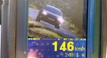 Przed zakrętem stali, kierowców laserem poskramiali. Mundurowi ujawnili na terenie całego województwa 710 przekroczeń prędkości!