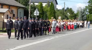 RUDA MALENIECKA. Uroczysta Msza Św. Dożynkowa. Podziękowali za tegoroczne plony, zaprezentowali wieńce dożynkowe