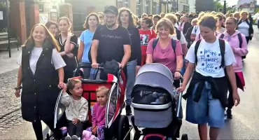 KOŃSKIE, CZARNA. Pielgrzymka niemal 300 osób do Matki Bożej od ludzkich spraw