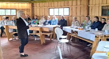 Spotkanie edukacyjne w Kawęczynie. Szkolenie na temat bezpieczeństwa, samodzielności, przeciwdziałania wykluczeniu osób starszych
