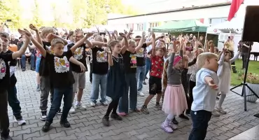 Tu zaczyna się zabawa! Piknik Rodzinny w Pilczycy. Nowy plac zabaw uroczyście otwarty! [ZDJĘCIA]