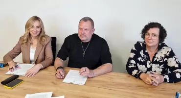 GMINA GOWARCZÓW. Podpisali umowę na remont Piekielnego Szlaku