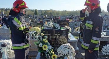 Modlitwa, świeca i wspomnienie o kolegach