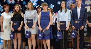 Nagrody i dyplomy dla finalistów i laureatów  (zdjęcia)